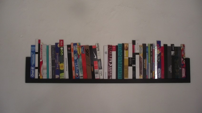 HECTOR HUNGRIA, “Neo Culture”, colagem s/ MDF,30 c m x 1m, 2008, R$ 5.700,00