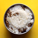 EDU SIMÕES. Arroz com Carne , série: "Gastronomia para um dia de trabalho duro", Fotografia - impressão mineral sobre papel de algodão, 80 x 80 cm, 2004 , R$ 7.200,00